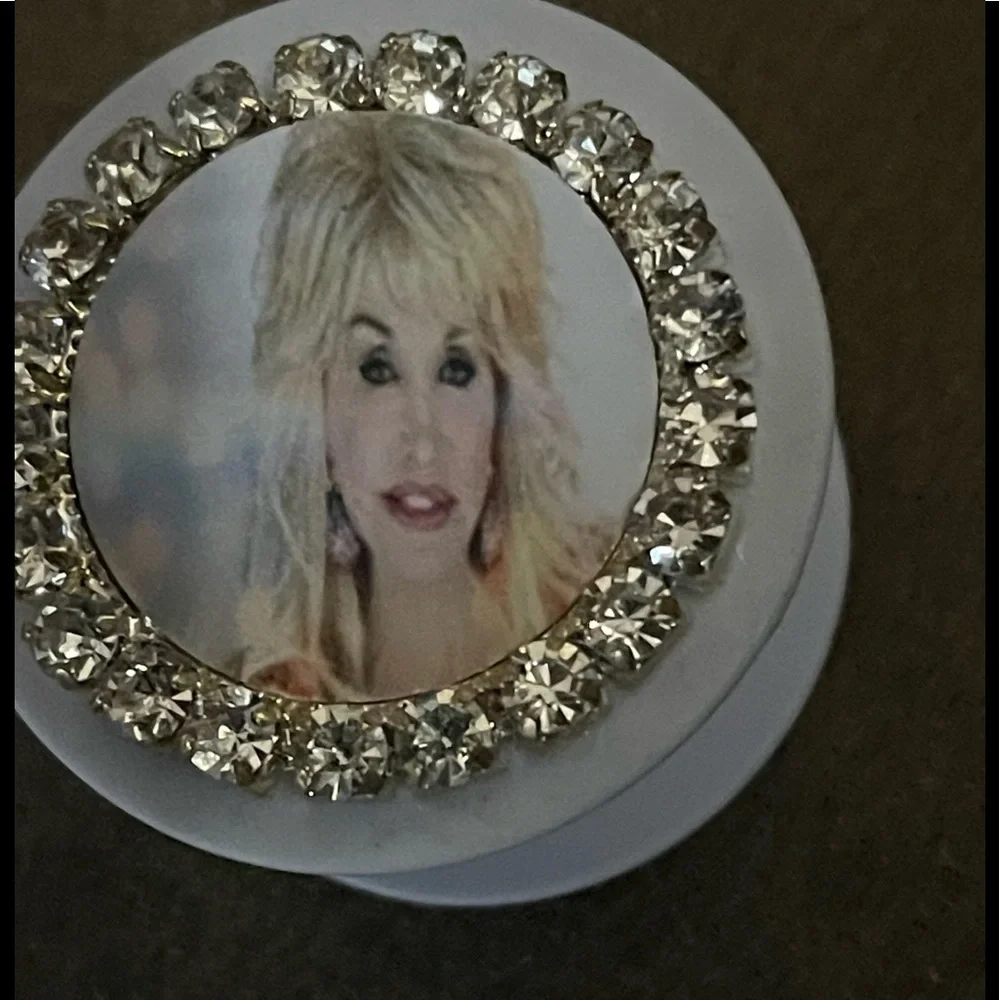 Dolly Parton phone accessory